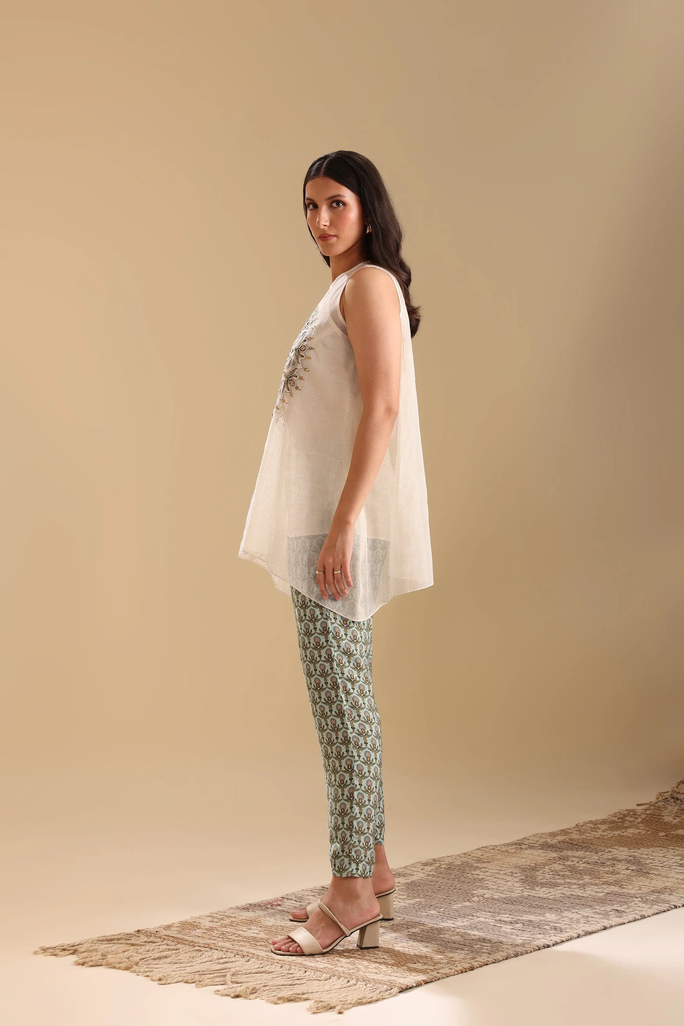 Aarani Appliqued Kurta Set