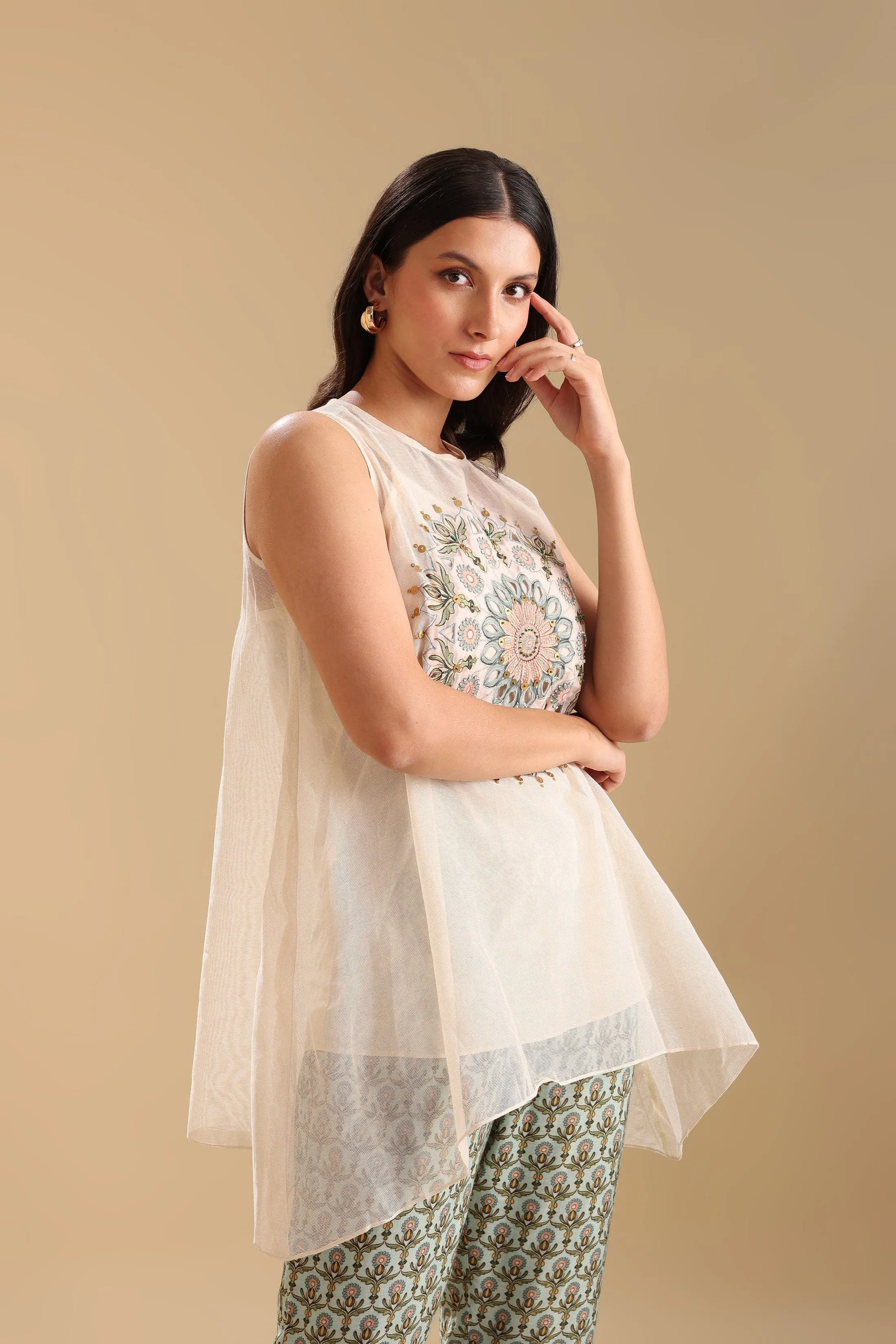 Aarani Appliqued Kurta Set