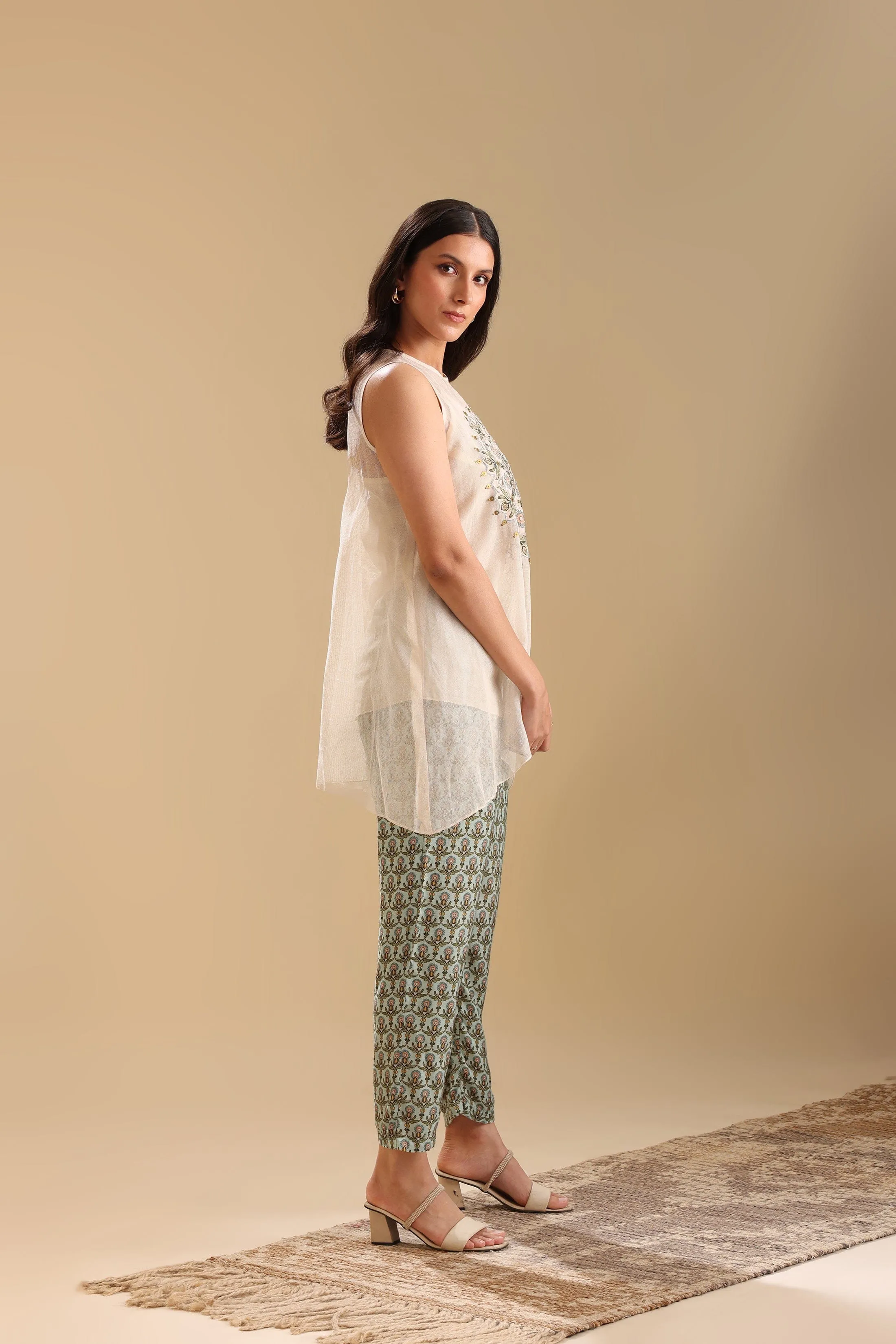 Aarani Appliqued Kurta Set
