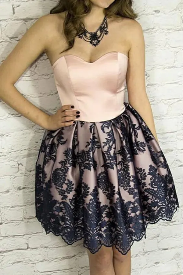 Anneprom Black Lace A line Sweetheart Neck Strapless Short Homecoming Dresses APH0182