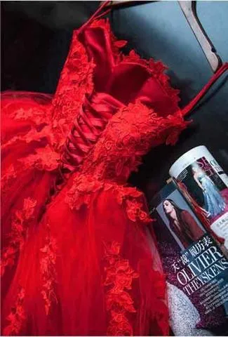 Anneprom Charming Red Sweetheart Strapless Ball Gown Applique Tulle Long Prom Dress APP0341