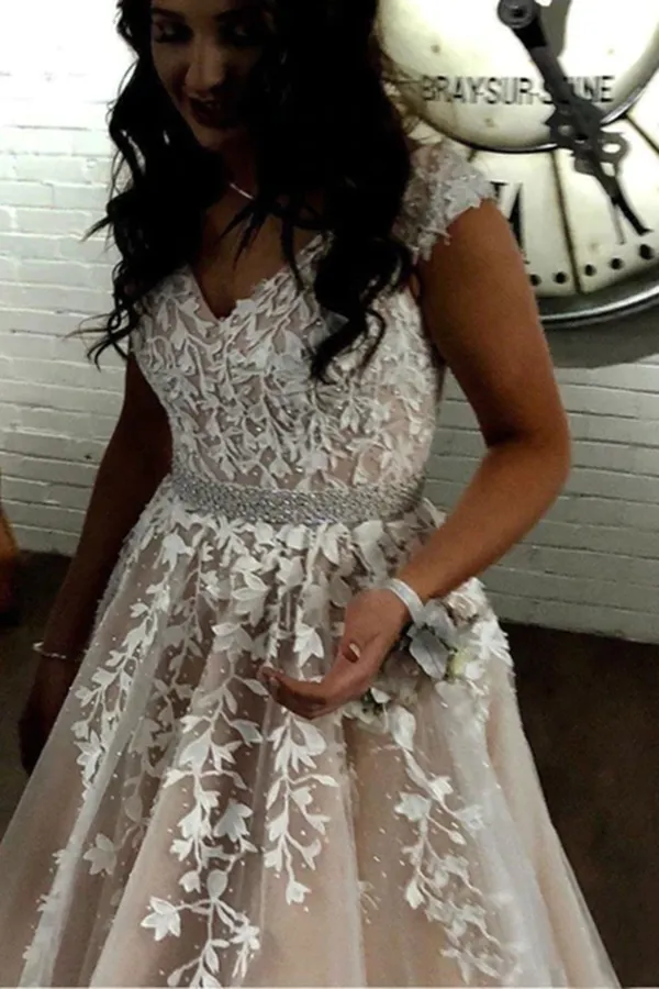 Anneprom Chic V Neck Vintage Lace Applique Prom Dress Plus Size Champagne Prom Dress APP0605
