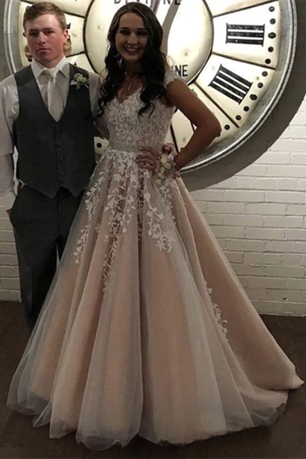 Anneprom Chic V Neck Vintage Lace Applique Prom Dress Plus Size Champagne Prom Dress APP0605