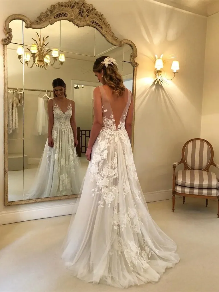Anneprom Elegant Lace V Neck Backless With Applique Wedding Dresses APW0384