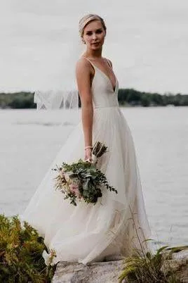 Anneprom Simple V Neckline A-line Backless Ivory A Line Beach Wedding Dress APW0252