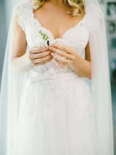Anneprom V-Neck Lace Tulle Cap Sleeve A-Line Wedding Dress APW0166