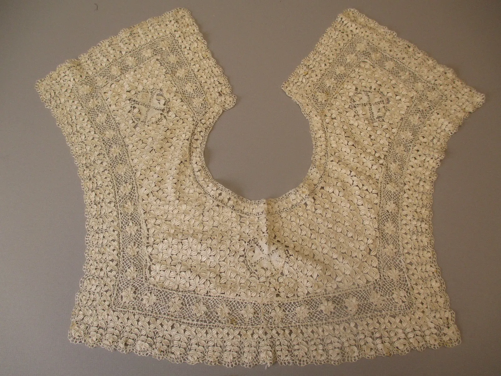 Antique Victorian Silk Maltese Collar and cuffs set
