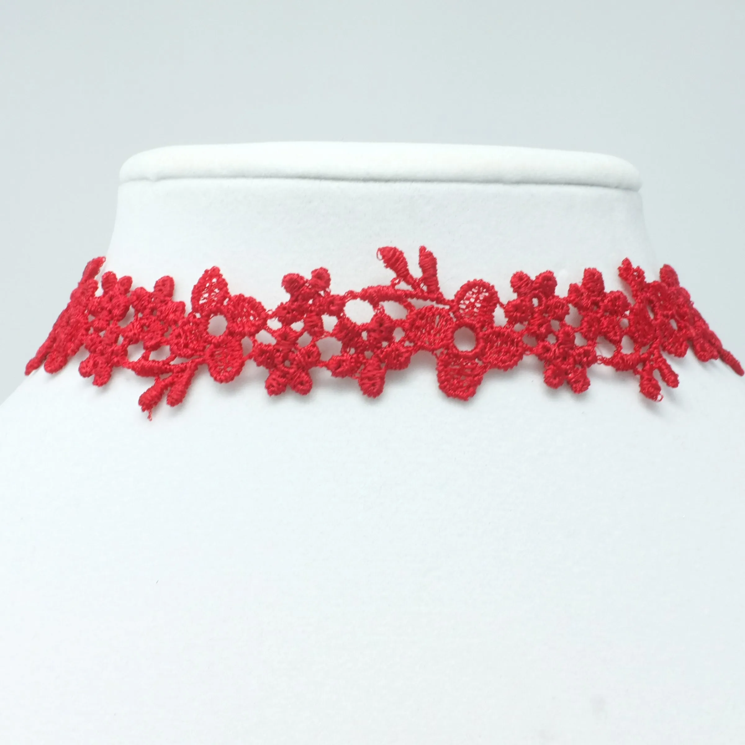 Astrid Daisy Lace Choker in Red