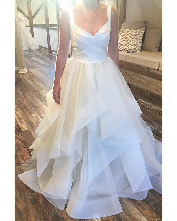Beautiful Ball Gown Wedding Dresses Tulle Ruffles V-Neck Country Bridal Gowns New Arrival