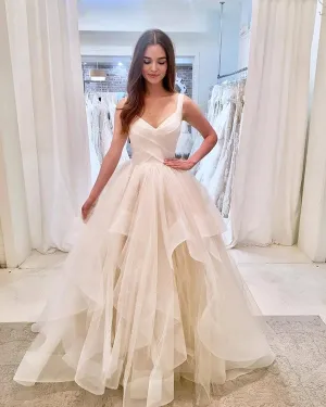 Beautiful Ball Gown Wedding Dresses Tulle Ruffles V-Neck Country Bridal Gowns New Arrival