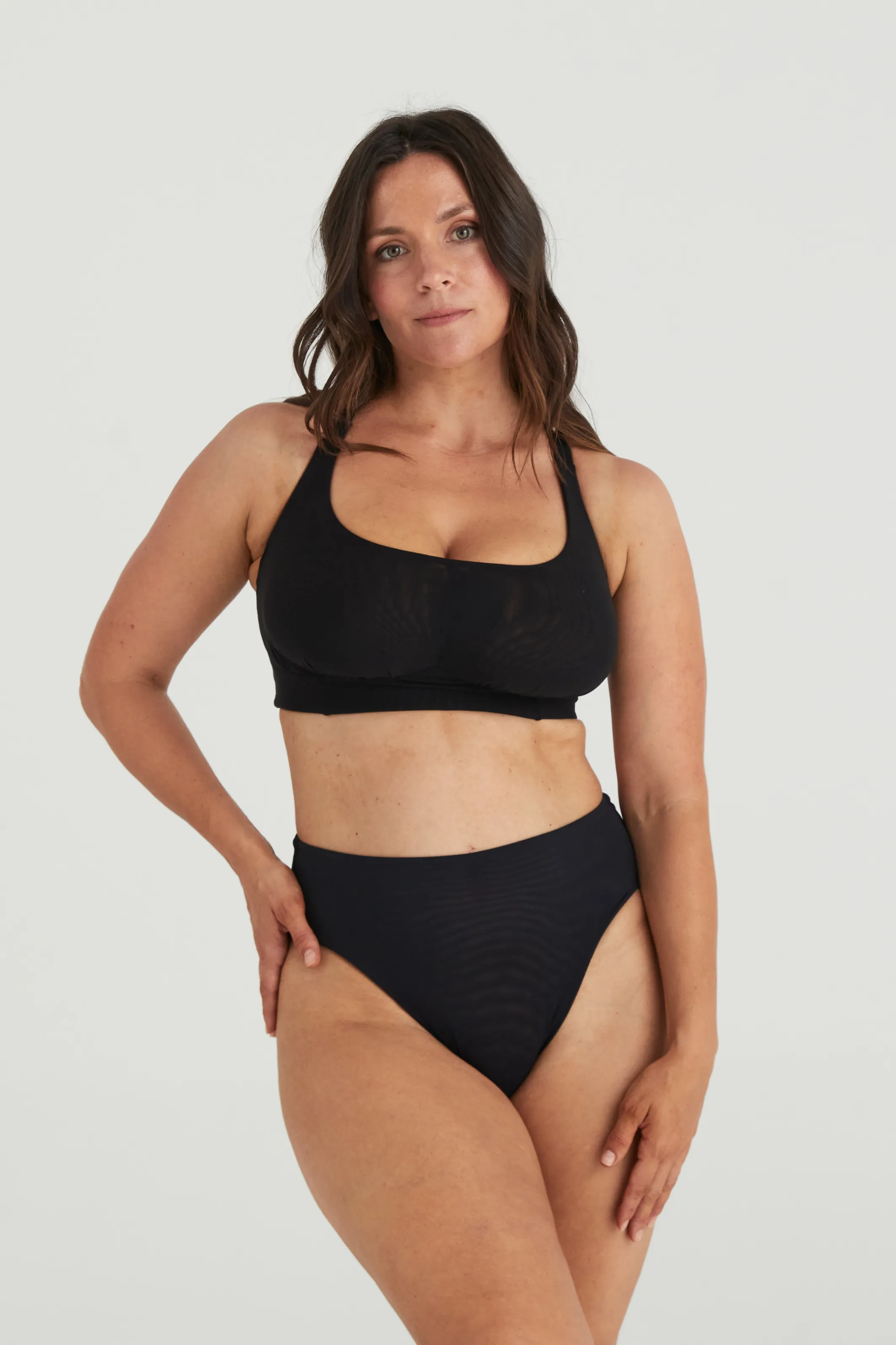 BUSTY BASICS CROP - BLACK