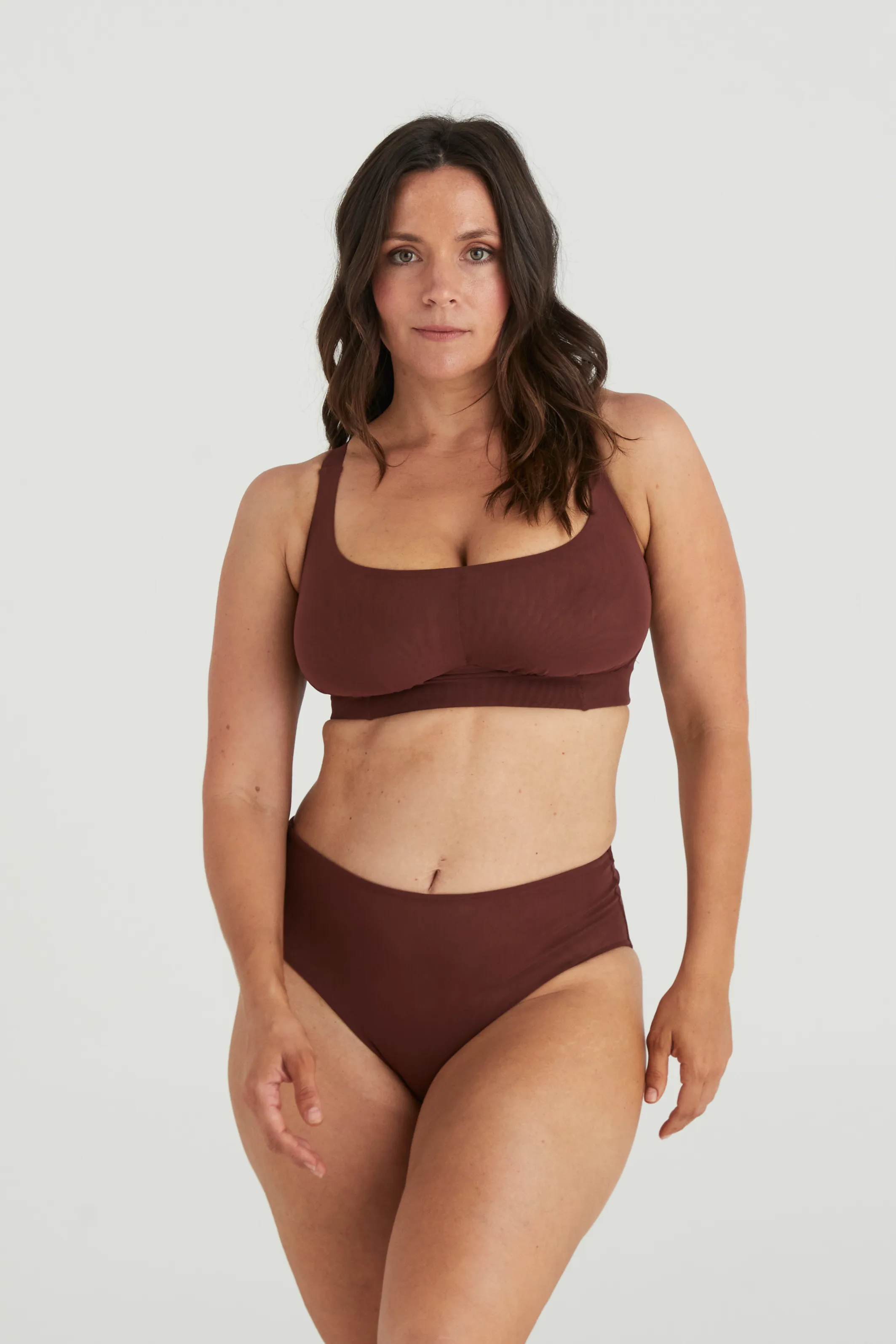 BUSTY BASICS CROP - CLOVE