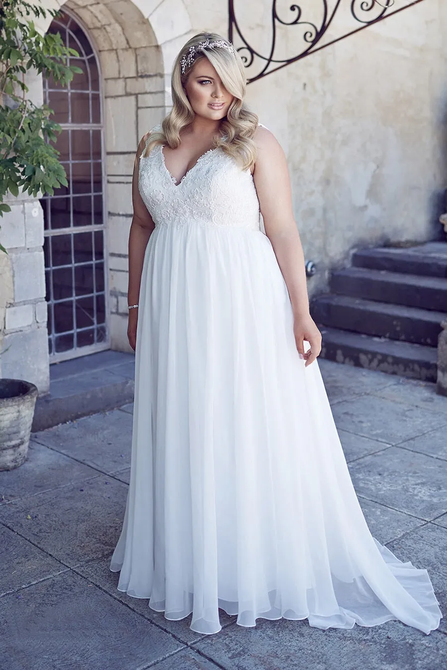 Chiffon Applique Lace Plus Size Beach Bridal Dress Corset Back Gown With Court Train