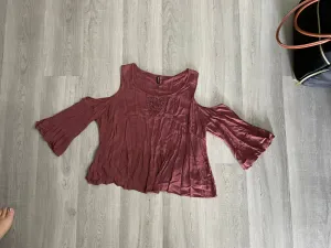 Cold shoulder crop top