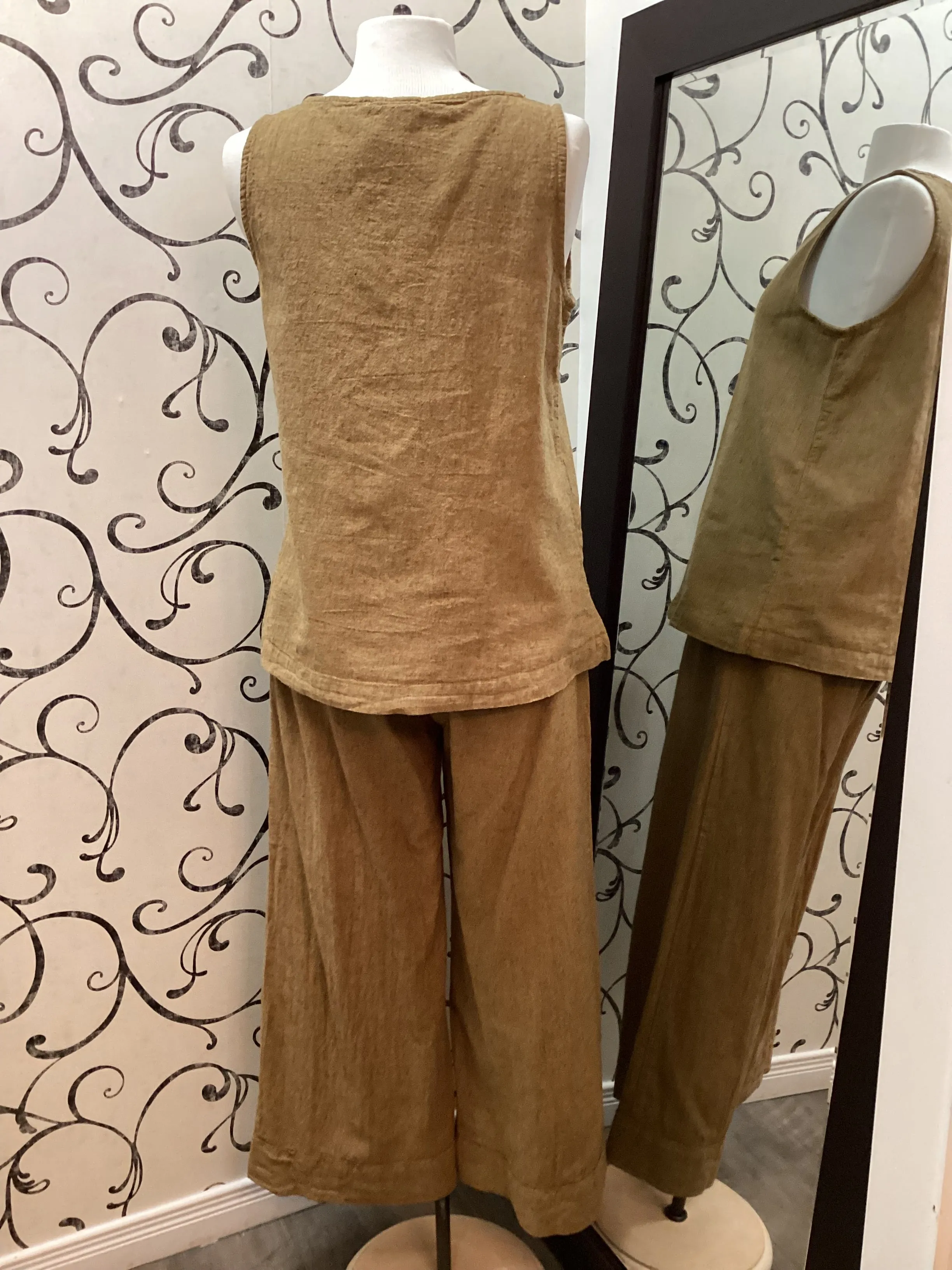 Cut Loose 4192094 Pleated Crop Pant