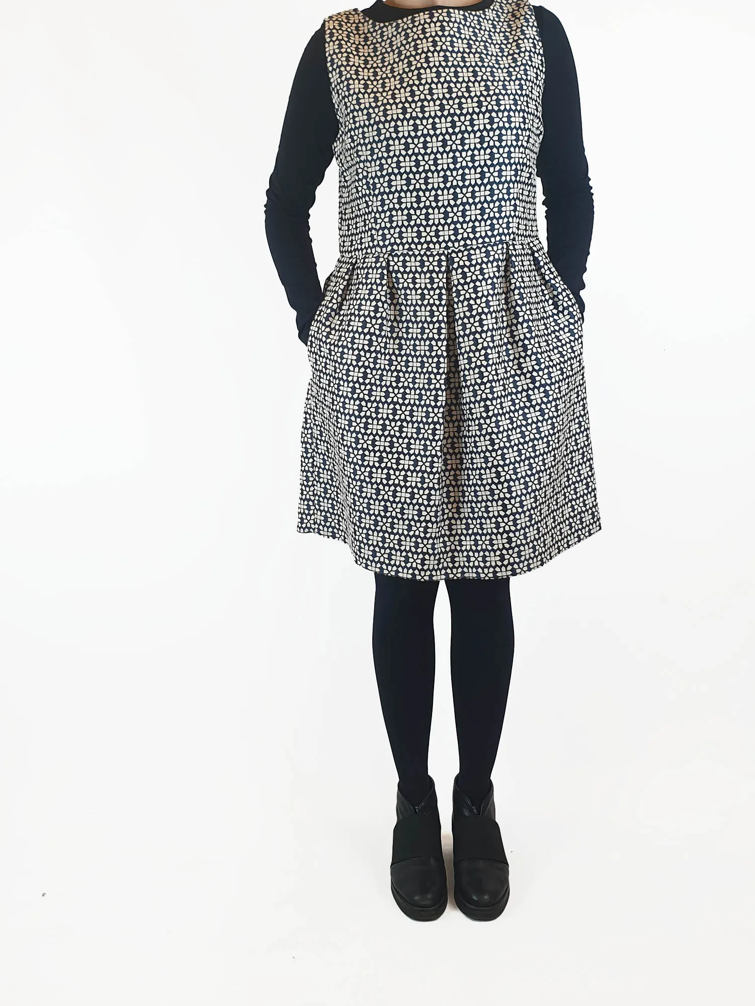Gorman sleeveless blue and white embroidered dress size 12, best fits 10