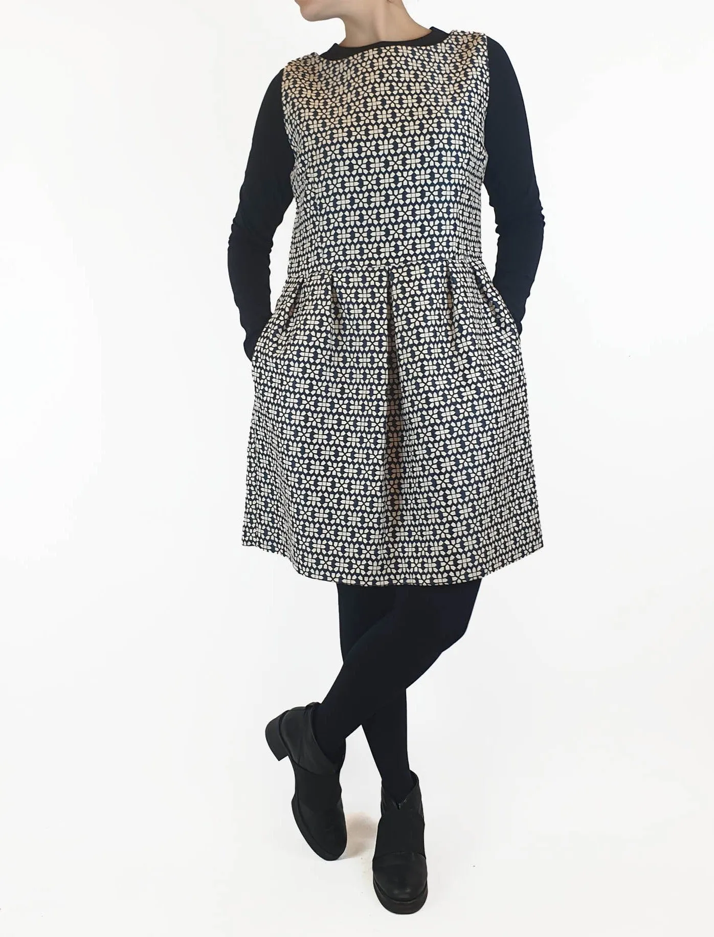 Gorman sleeveless blue and white embroidered dress size 12, best fits 10