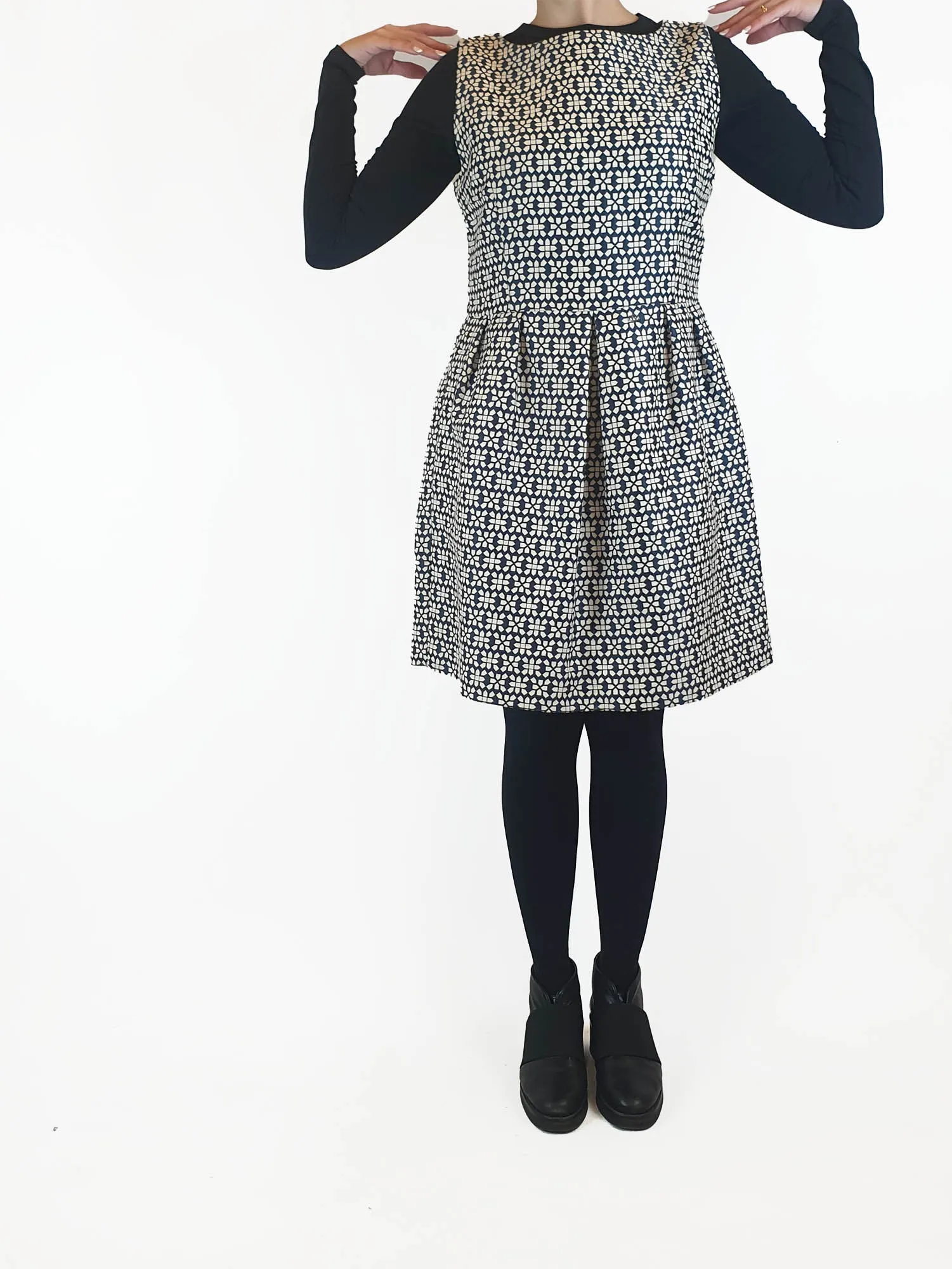 Gorman sleeveless blue and white embroidered dress size 12, best fits 10