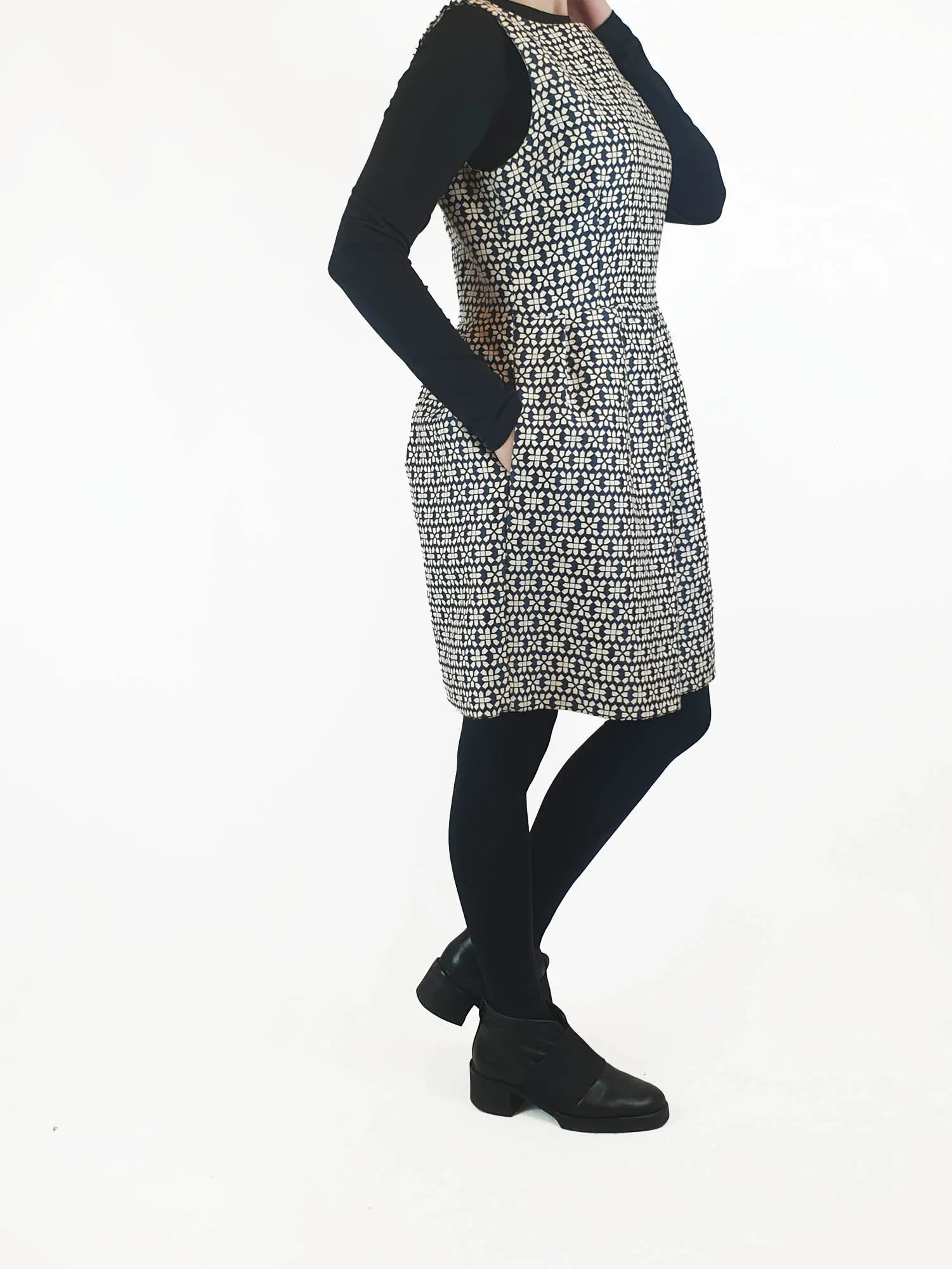 Gorman sleeveless blue and white embroidered dress size 12, best fits 10