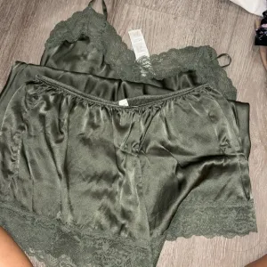 Intimissi Pajama silk lace M bottom S top SET