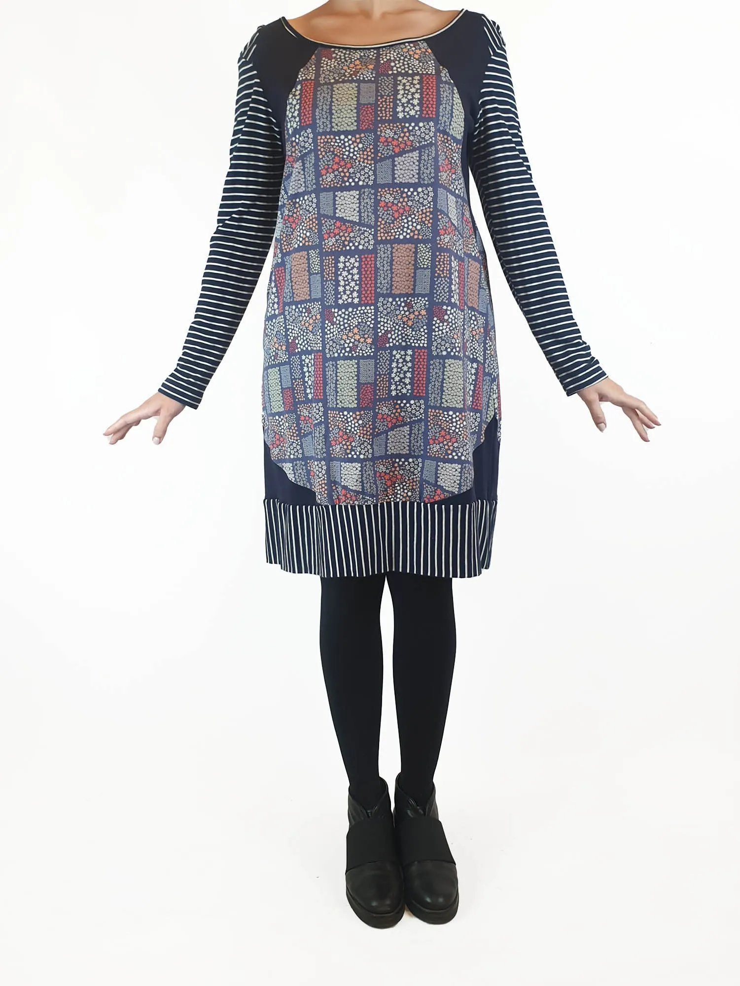 Made590 unique print long sleeve dress size M (best fits size 10)
