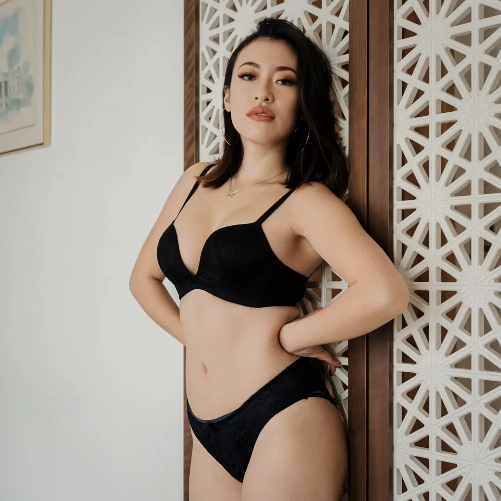 Modern Lace Deep-U Wireless Push Up Bra in Black (Size L Only)