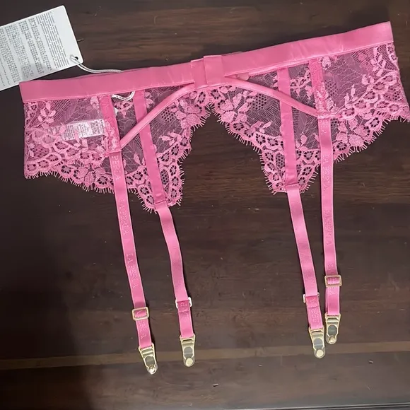 NWT La Perla Exoitque Silk Pink Eyelash Lace Suspender L