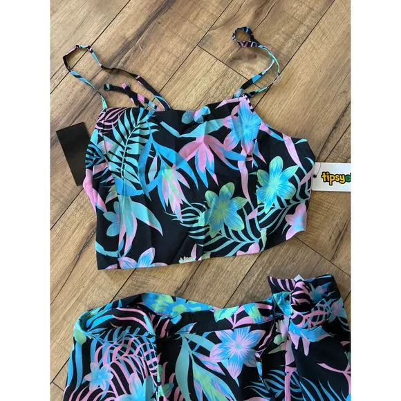 NWT Tipsy Elves size medium 2 piece Hawaiian print skirt &amp; top outfit