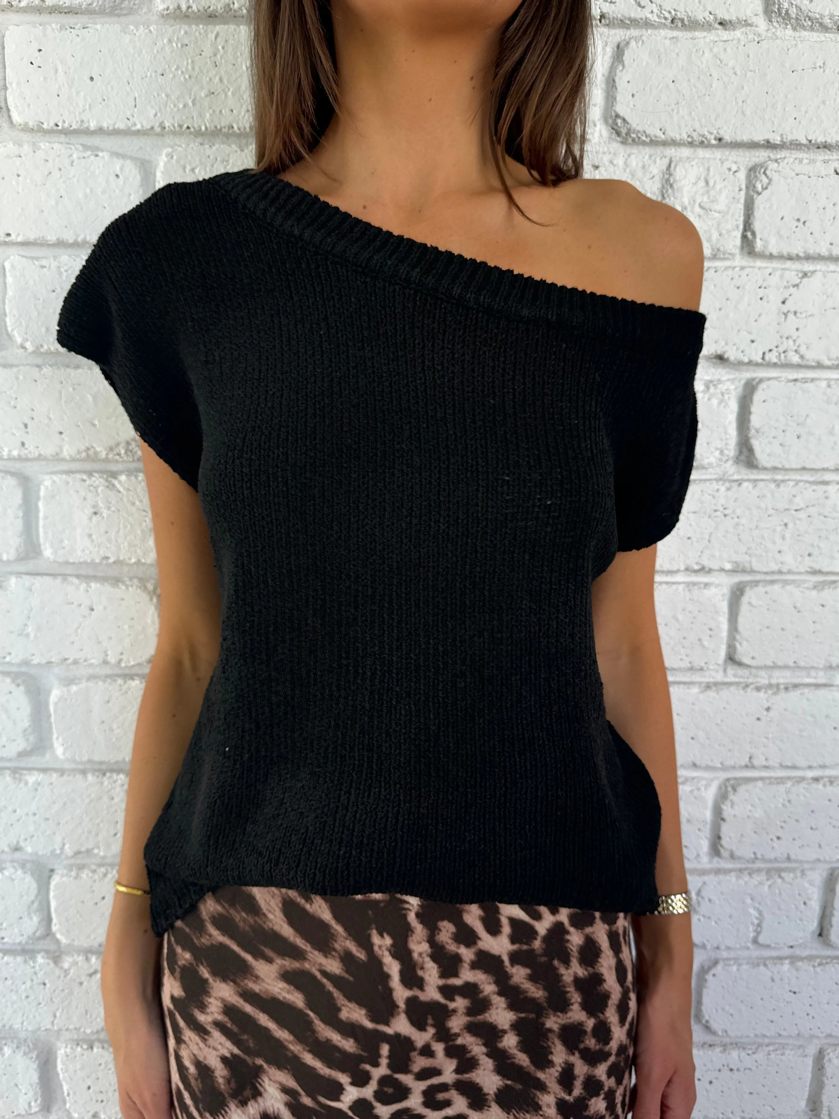 Pia off-shoulder knit