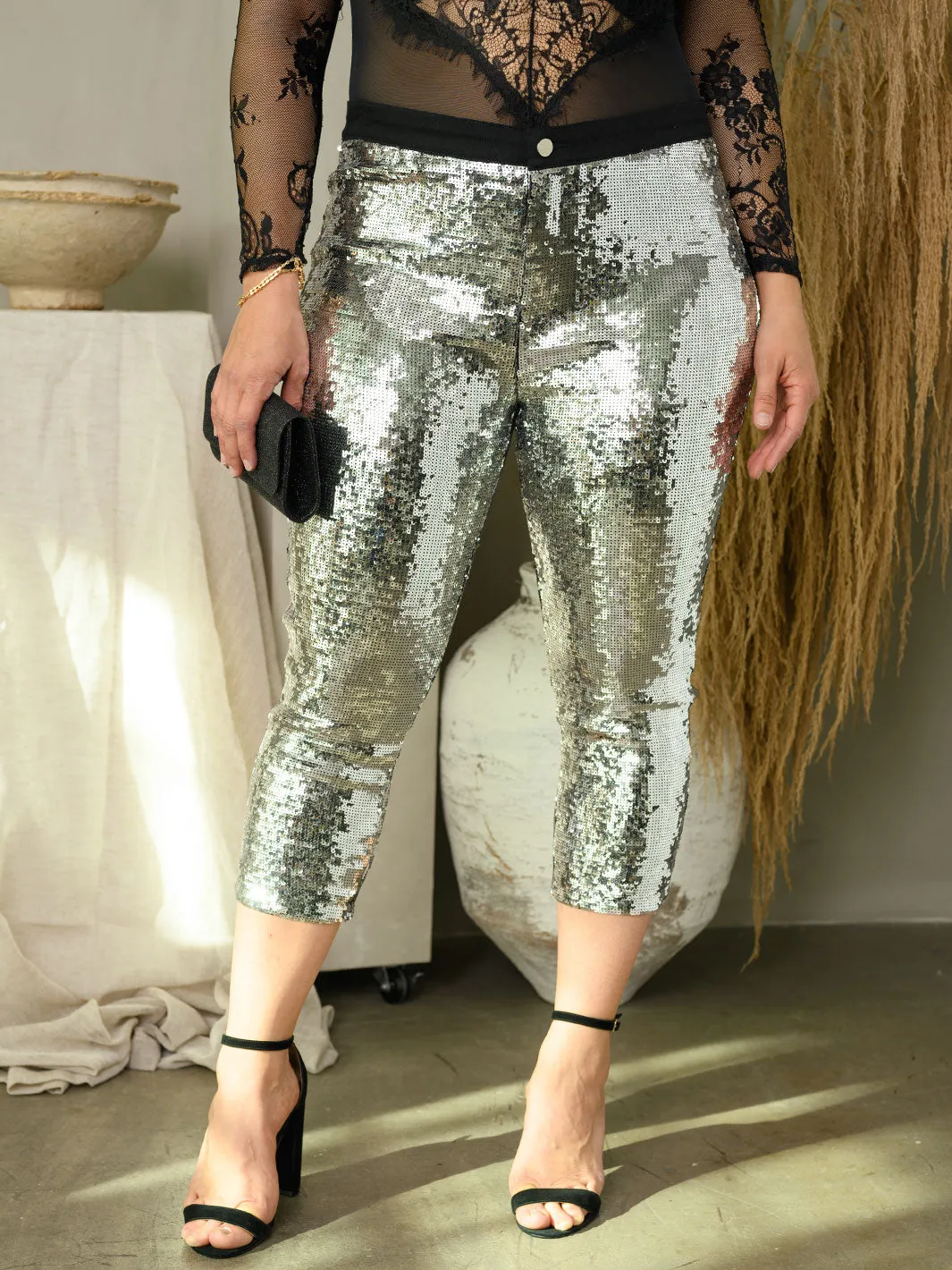 PLUS SIZE SEQUINS CAPRI BACK POCKETS PANTS