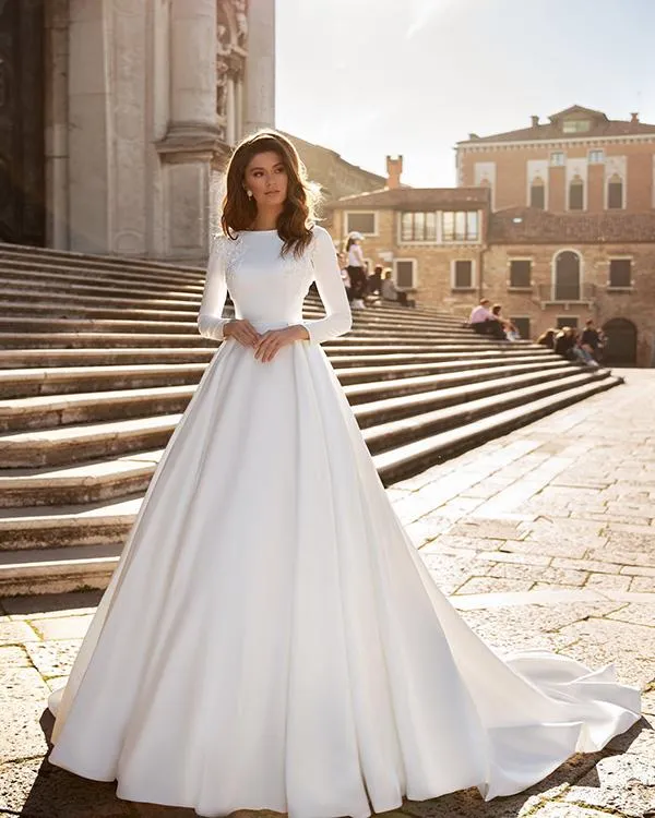 Popular Satin Ball Gown Wedding Dresses Long Sleeve 2020 Bridal Gowns with Lace Appliques