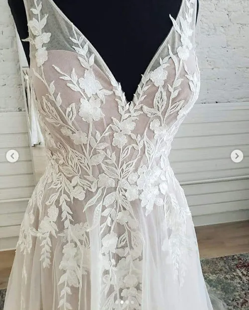Roycebridal Fairy Tulle A-line V-neck Open Back Lace Sleeveless Long Wedding Dresses,MW471