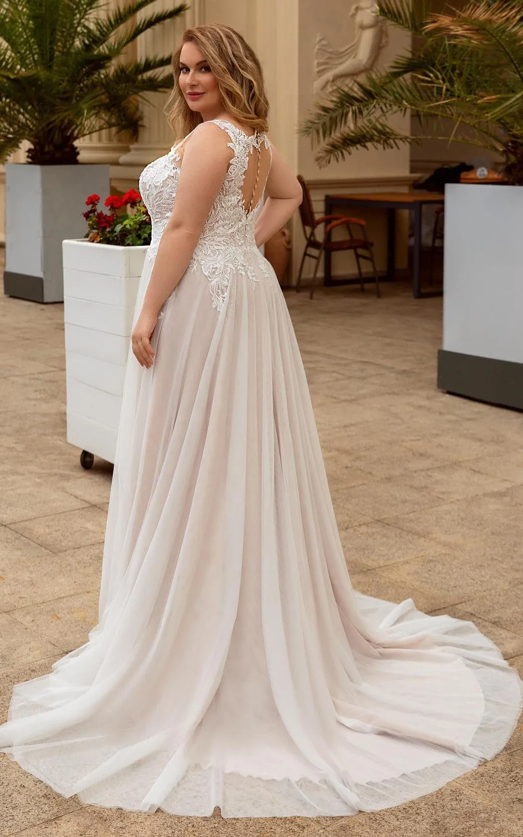 Sexy Vintage Plus Size A-Line Bohemian Lace Wedding Dress Romantic Elegant Flowy Beach Garden Sleeveless Beach Long Bridal Gown