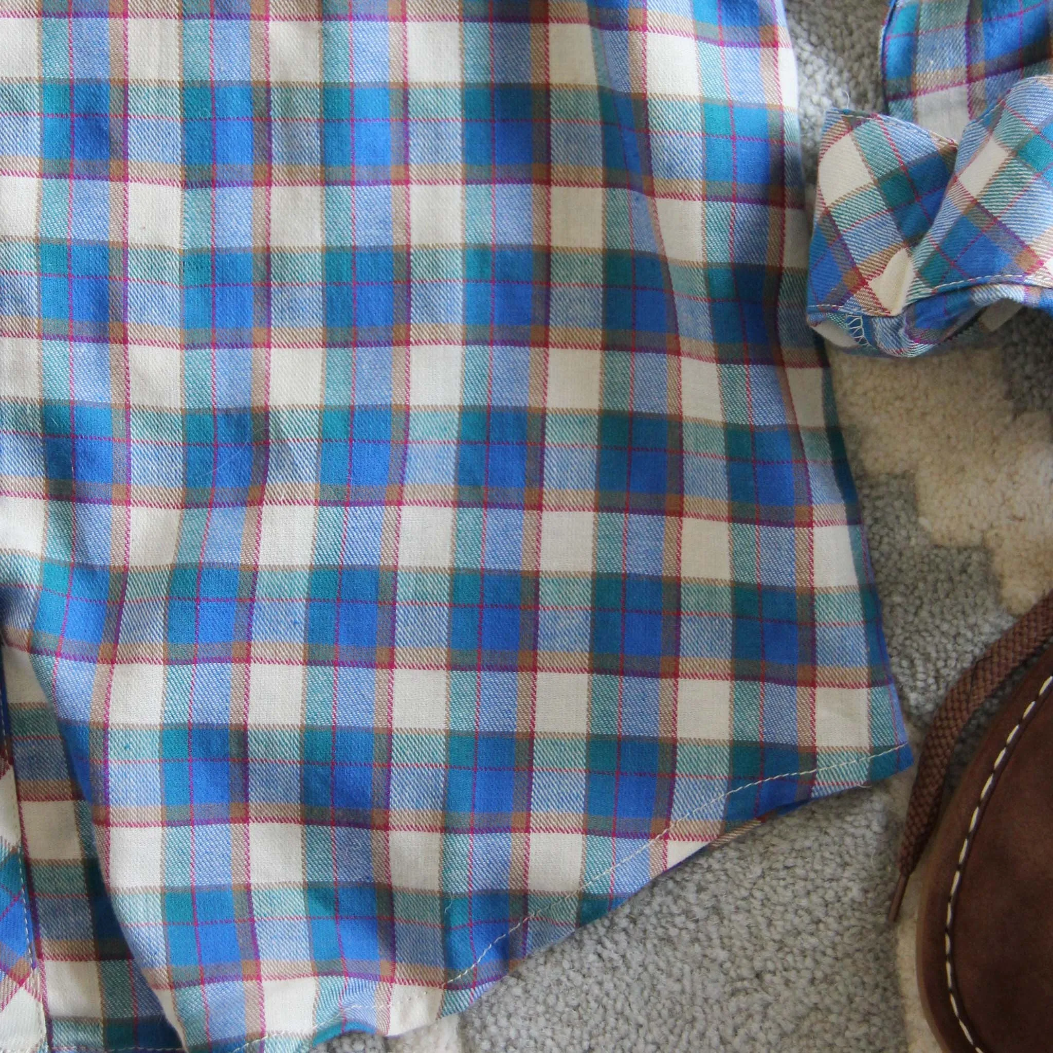 Snowy Canoe Plaid Top in Spruce