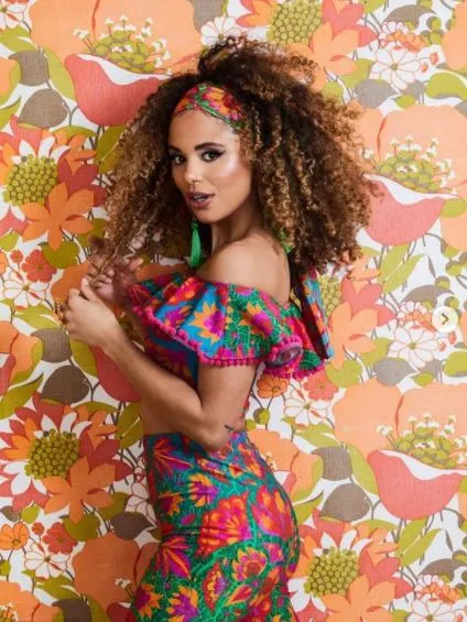 VENDALA OFF THE SHOULDER CROP TOP