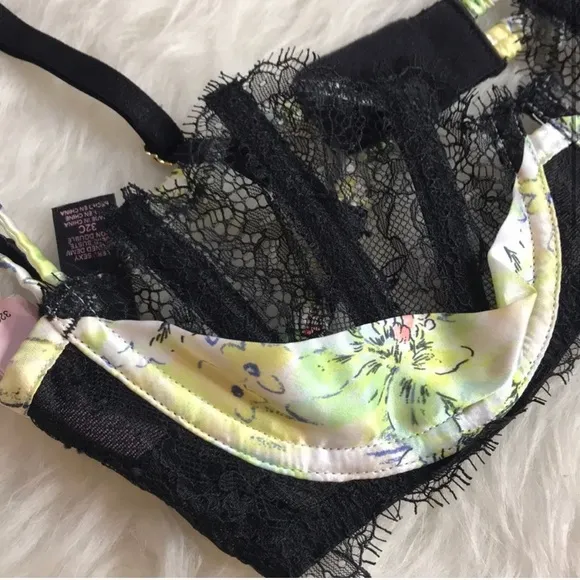 VICTORIA’S SECRET Lace Very Sexy Floral Silk Bra