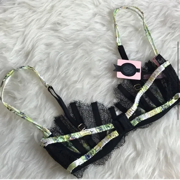 VICTORIA’S SECRET Lace Very Sexy Floral Silk Bra