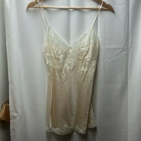 Vintage Victoria's Secret Silk Cream Lace Babydoll Chemise- XS