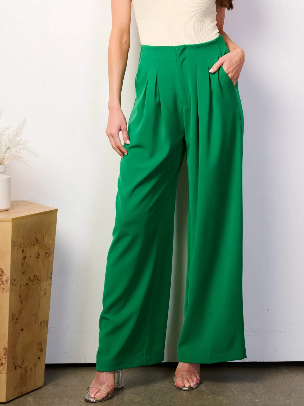 WOMEN'S BUTTON CLOSURE POCKETS PLEATED WIDE LEG PANTS