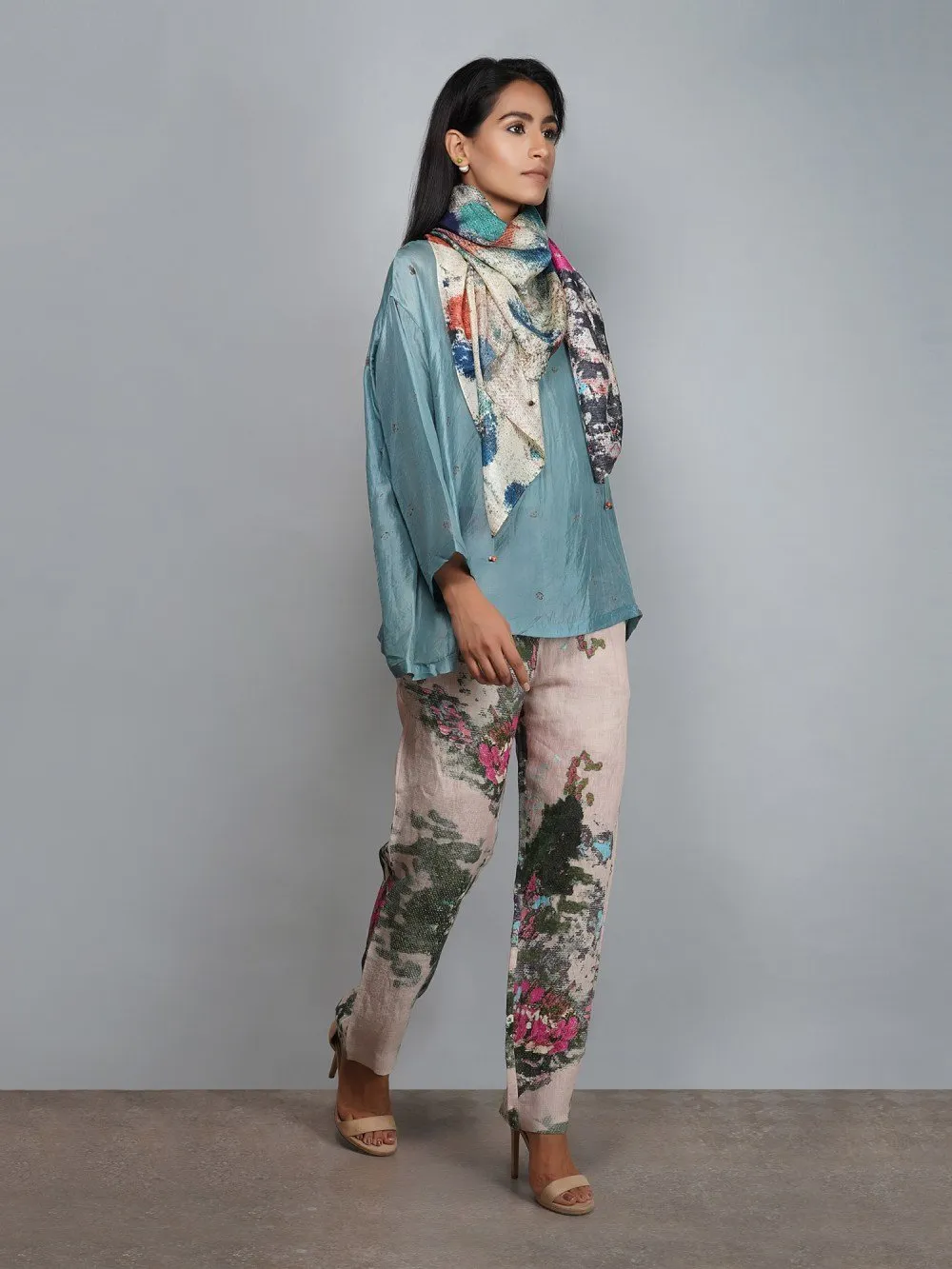 Yavi   I   Silk Top With Printed Pants And Scarf