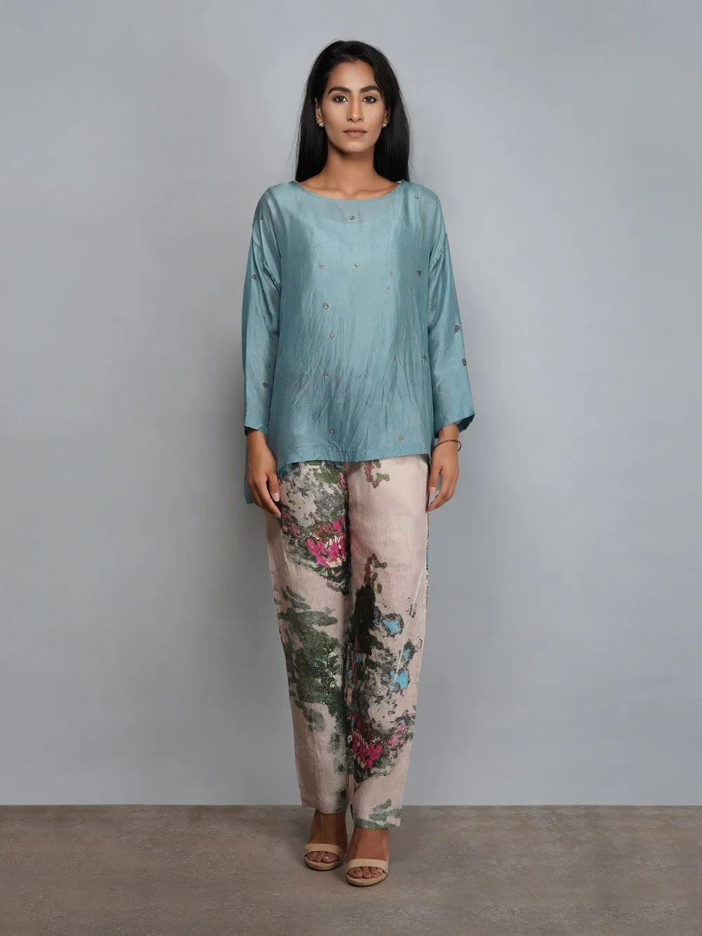 Yavi   I   Silk Top With Printed Pants And Scarf