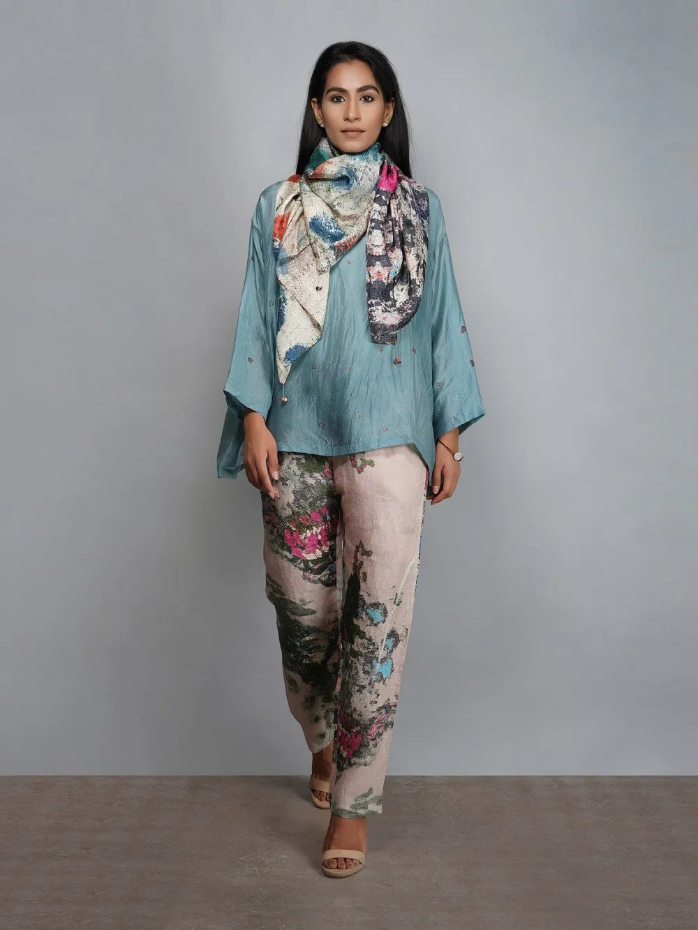 Yavi   I   Silk Top With Printed Pants And Scarf