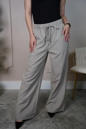 Yuliet Pants – Relaxed Elegance with Effortless Style